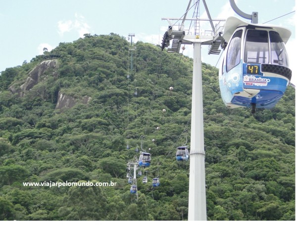 Teleférico subindo o Cerro da Aguada  no Balneário Camboriu SC