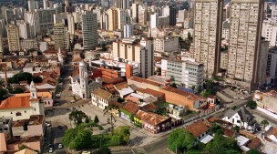 Vista panorâmica: centro de Curitiba