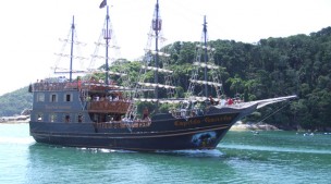 Barco do Capitão Gancho - Balneário Camboriú SC