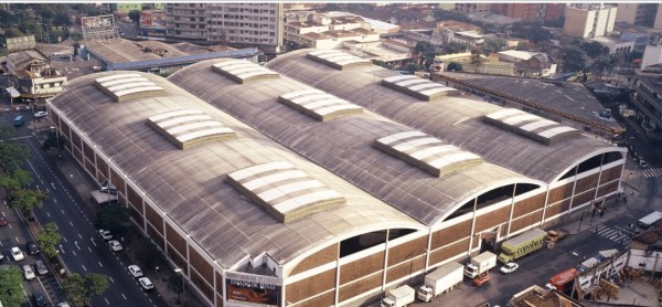 O prédio do Mercado Central ocupa um quarteirão inteiro do Centro de Belo Horizonte, na avenida Augusto de Lima