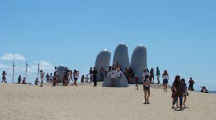 Monumento La Mano - Praia Brava em Punta del Este