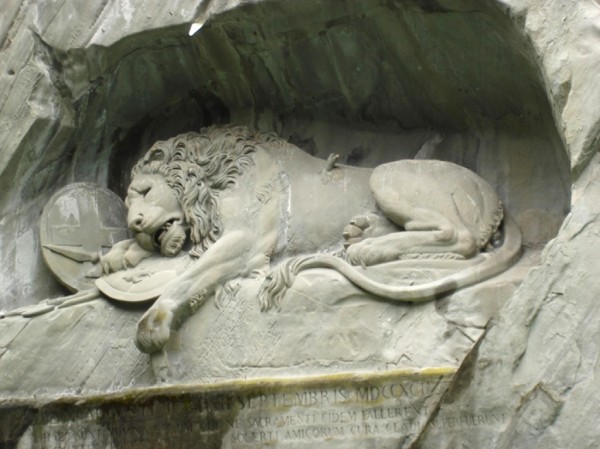 Escultura do Leão Caído - Monumento em Lucerna, Suíça