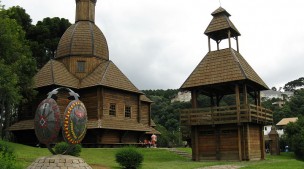 Réplica da igreja ucraniana no Parque Tingui- Wikipédia Commons