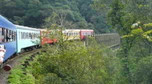 Viagem de trem na Serra do Mar / Paraná
